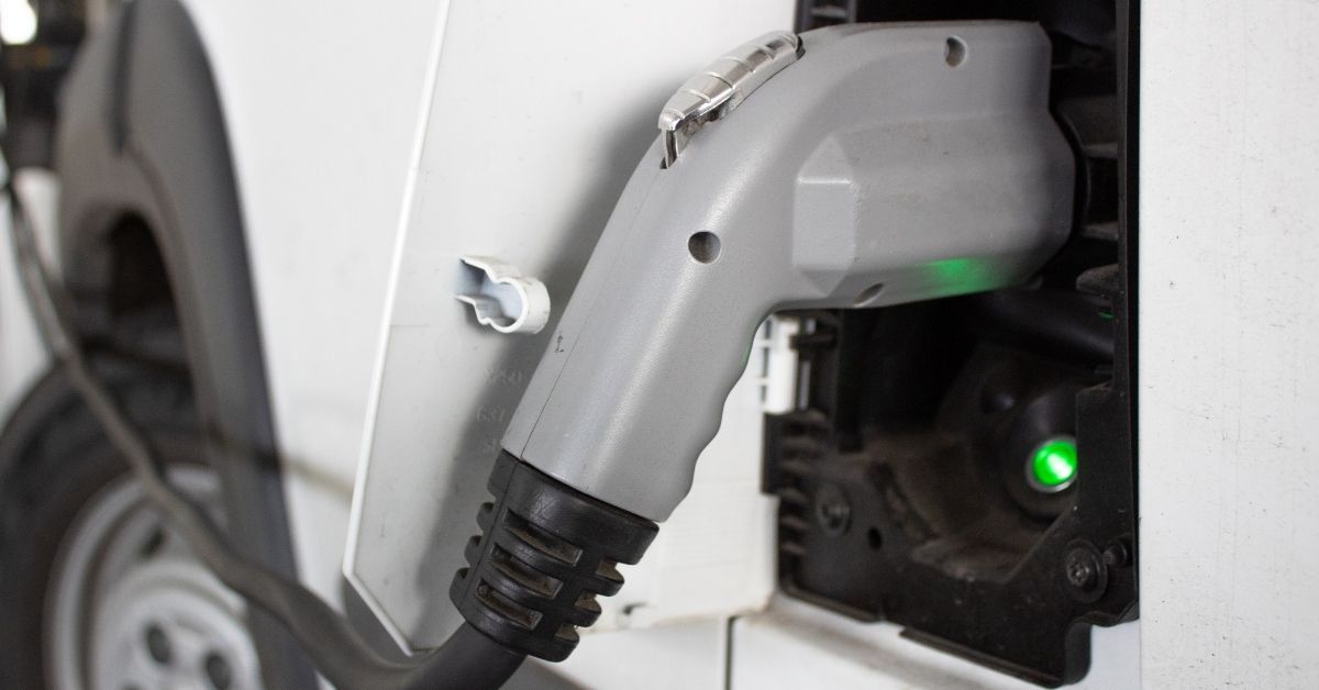 Electric vehicles versus hybrid: what’s the difference?
